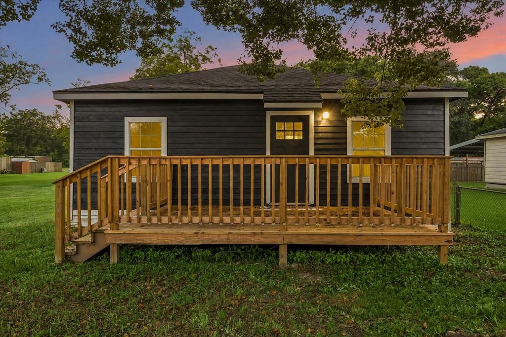 5122 Avenue L, Santa Fe, TX 77510
