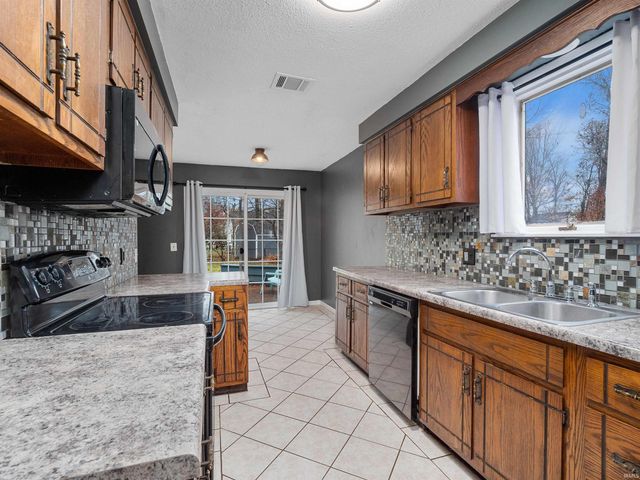 2103 Skyhawk Drive, Fort Wayne, IN 46815