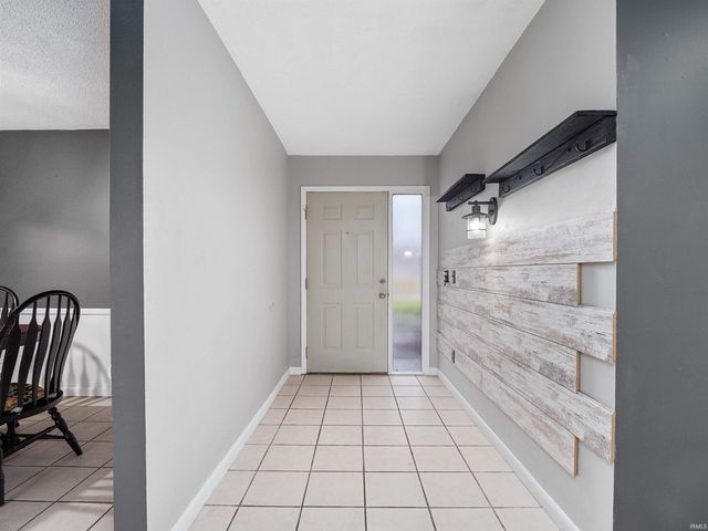 2103 Skyhawk Drive, Fort Wayne, IN 46815