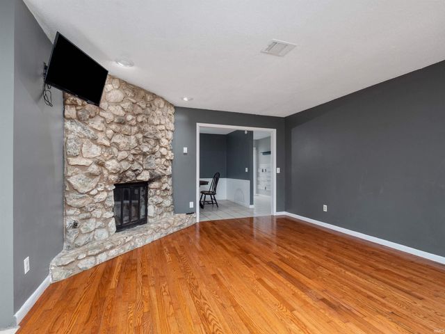 2103 Skyhawk Drive, Fort Wayne, IN 46815