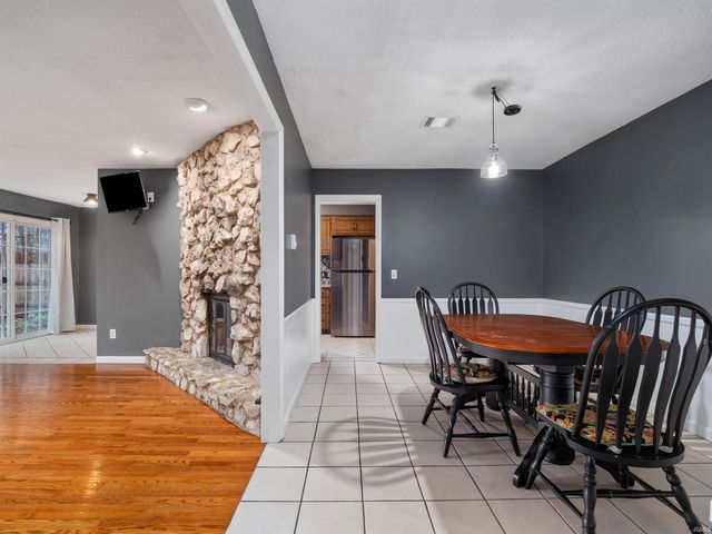 2103 Skyhawk Drive, Fort Wayne, IN 46815