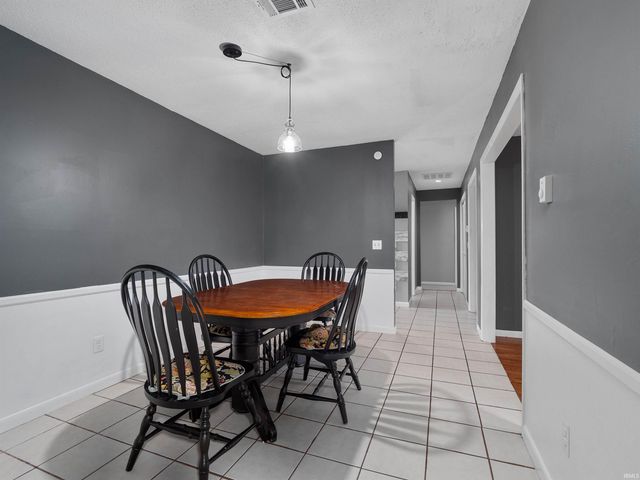 2103 Skyhawk Drive, Fort Wayne, IN 46815