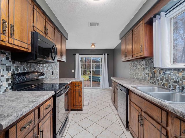 2103 Skyhawk Drive, Fort Wayne, IN 46815