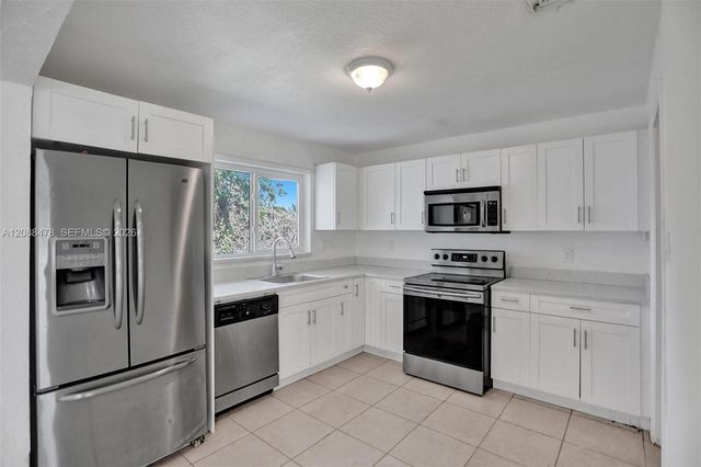 1002 S 28th Avenue, Hollywood, FL 33020