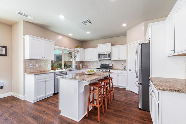 2083 Soledad Avenue, Clovis, CA 93619