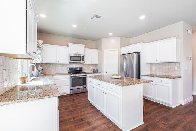 2083 Soledad Avenue, Clovis, CA 93619