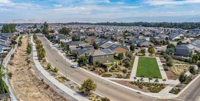 2083 Soledad Avenue, Clovis, CA 93619
