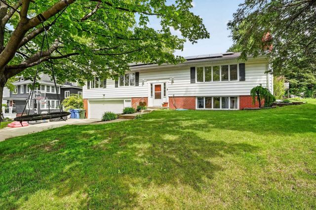 171 Lovejoy Avenue, Waterloo, IA 50701