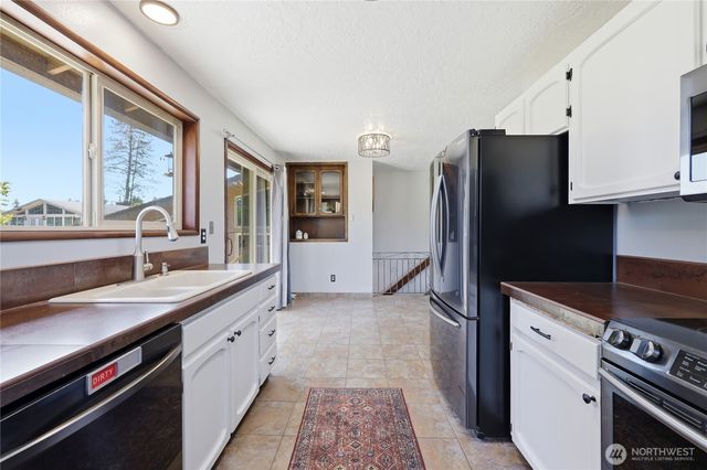 102 SHERWOOD Lane, Castle Rock, WA 98611