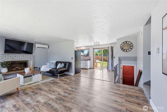 102 SHERWOOD Lane, Castle Rock, WA 98611