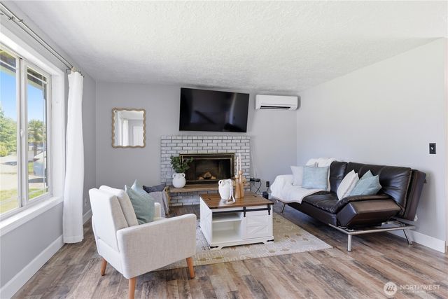 102 SHERWOOD Lane, Castle Rock, WA 98611