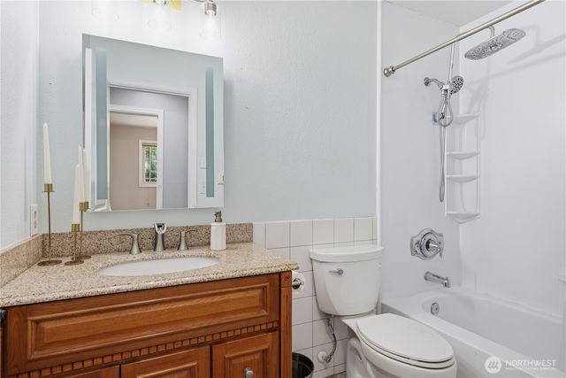 102 SHERWOOD Lane, Castle Rock, WA 98611