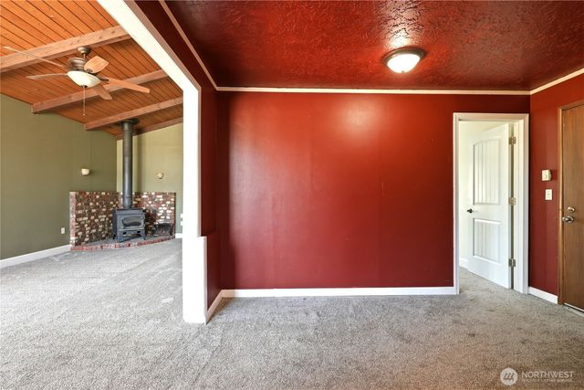 102 SHERWOOD Lane, Castle Rock, WA 98611