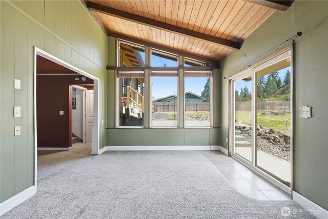 102 SHERWOOD Lane, Castle Rock, WA 98611