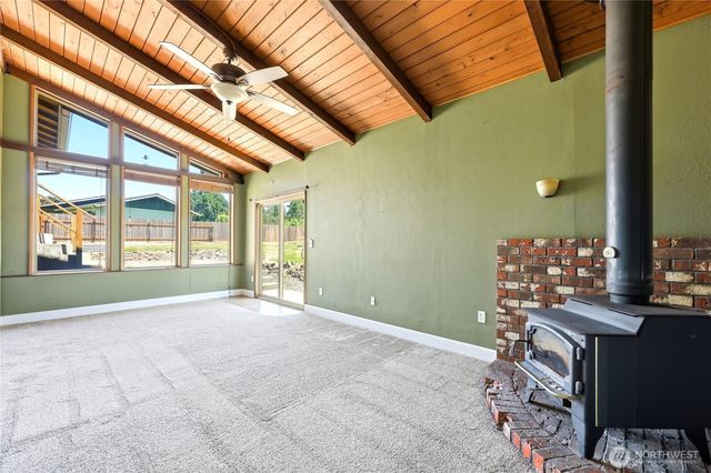 102 SHERWOOD Lane, Castle Rock, WA 98611