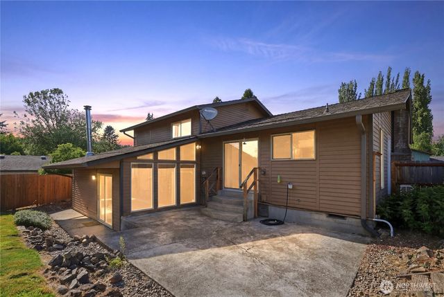 102 SHERWOOD Lane, Castle Rock, WA 98611