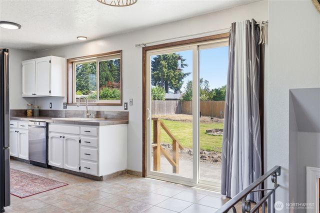 102 SHERWOOD Lane, Castle Rock, WA 98611