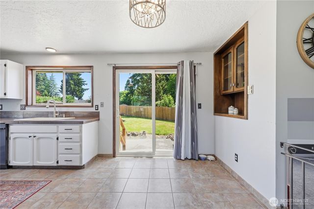 102 SHERWOOD Lane, Castle Rock, WA 98611