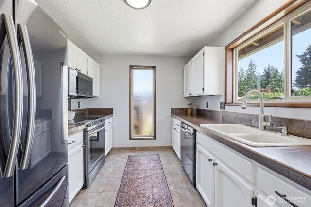 102 SHERWOOD Lane, Castle Rock, WA 98611