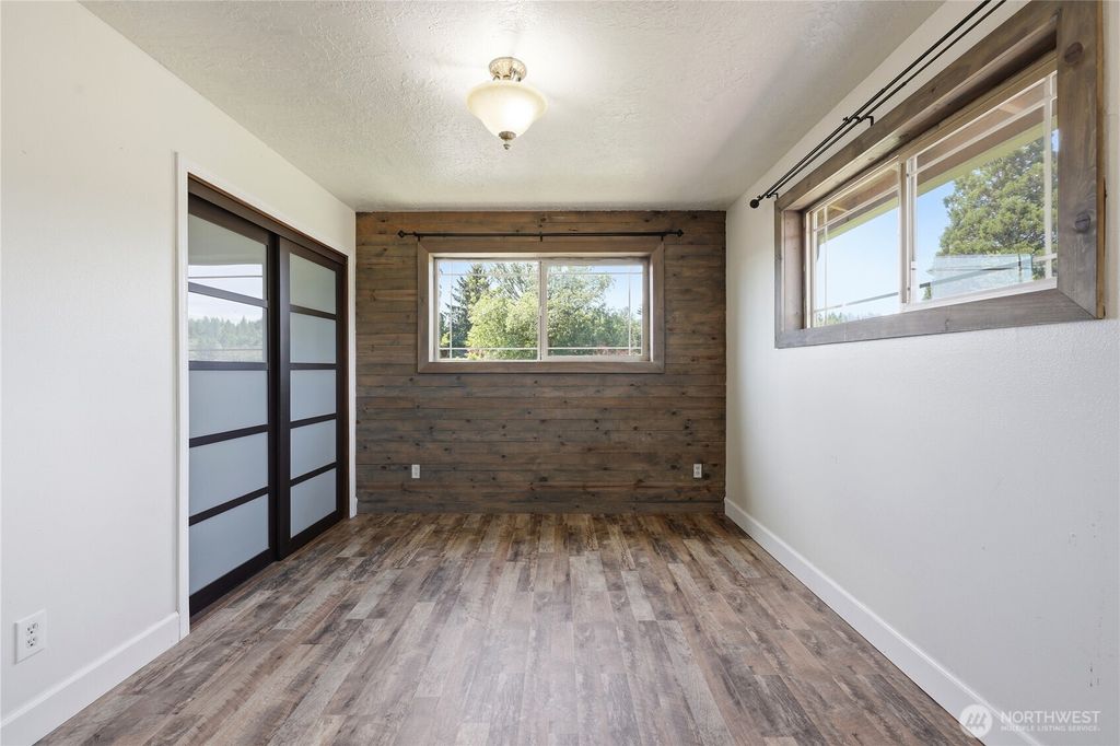 102 SHERWOOD Lane, Castle Rock, WA 98611