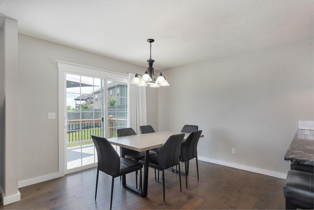 852 S Dry Gulch Road, Nixa, MO 65714