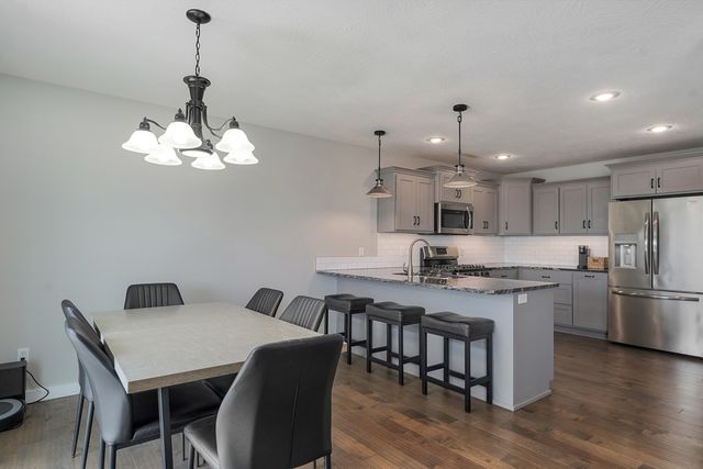 852 S Dry Gulch Road, Nixa, MO 65714