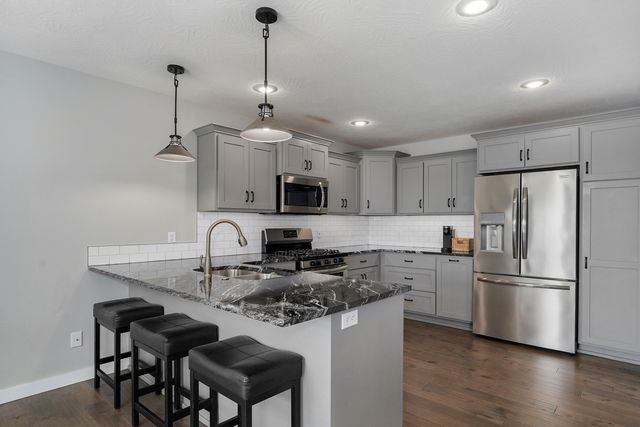 852 S Dry Gulch Road, Nixa, MO 65714