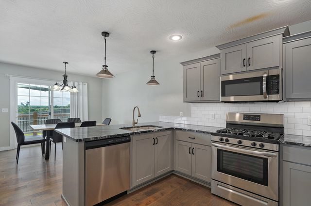 852 S Dry Gulch Road, Nixa, MO 65714