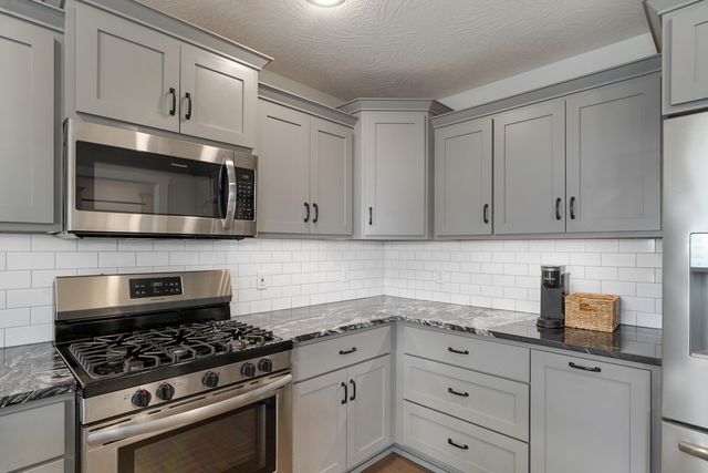 852 S Dry Gulch Road, Nixa, MO 65714