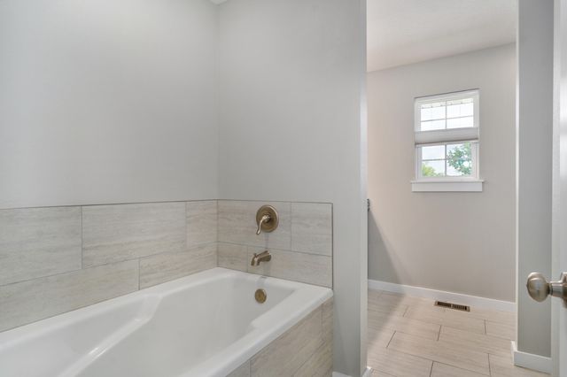852 S Dry Gulch Road, Nixa, MO 65714
