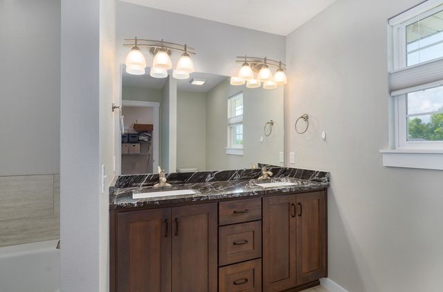 852 S Dry Gulch Road, Nixa, MO 65714