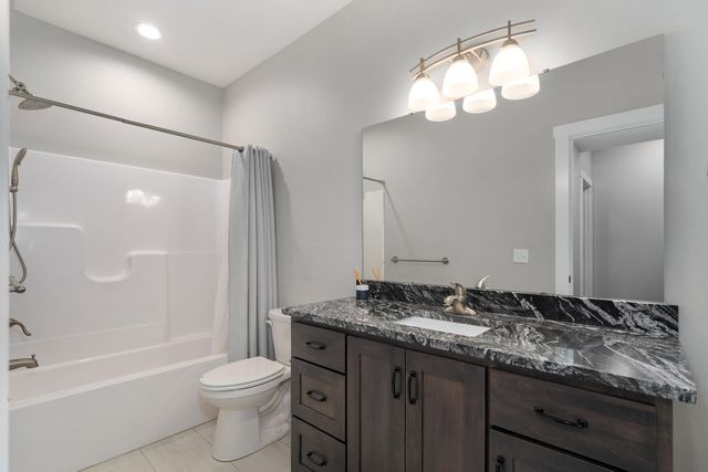 852 S Dry Gulch Road, Nixa, MO 65714