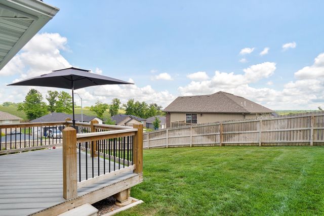 852 S Dry Gulch Road, Nixa, MO 65714