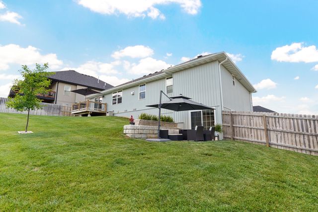 852 S Dry Gulch Road, Nixa, MO 65714