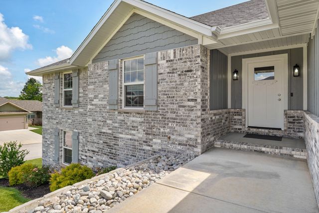 852 S Dry Gulch Road, Nixa, MO 65714