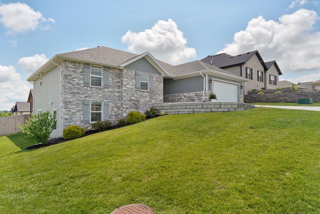 852 S Dry Gulch Road, Nixa, MO 65714