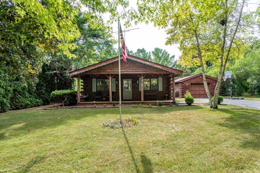 8214 203rd Avenue, Bristol, WI 53104