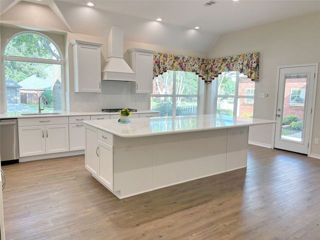 2001 Elm Creek Lane, Flower Mound, TX 75028