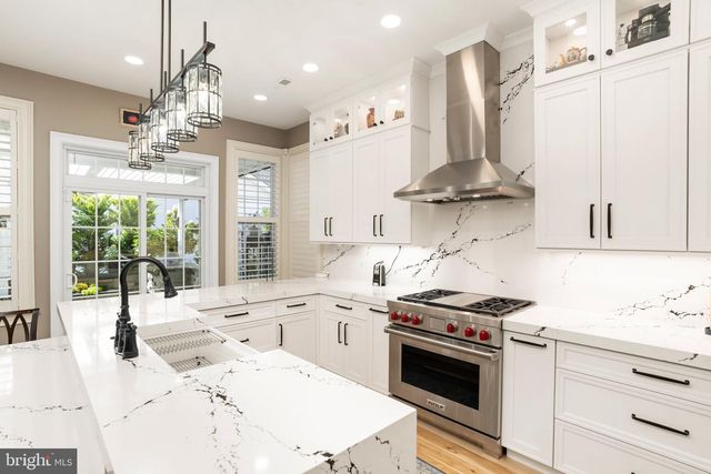 19 WHISTLING STRAITS DR, Monroe Township, NJ 08831