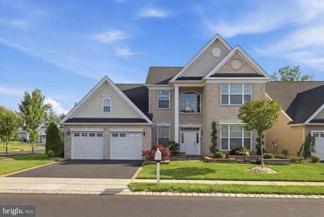 19 WHISTLING STRAITS DR, Monroe Township, NJ 08831