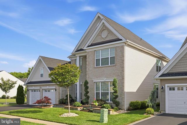 19 WHISTLING STRAITS DR, Monroe Township, NJ 08831