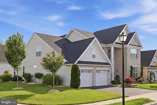19 WHISTLING STRAITS DR, Monroe Township, NJ 08831