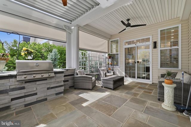 19 WHISTLING STRAITS DR, Monroe Township, NJ 08831