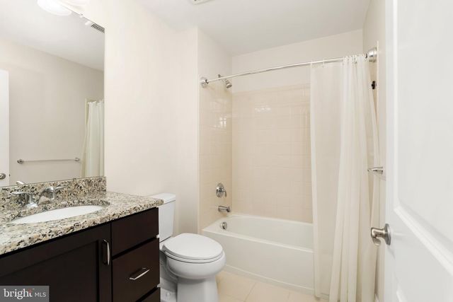 19 WHISTLING STRAITS DR, Monroe Township, NJ 08831