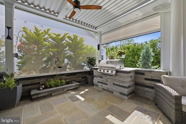 19 WHISTLING STRAITS DR, Monroe Township, NJ 08831