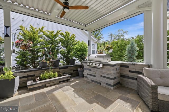 19 WHISTLING STRAITS DR, Monroe Township, NJ 08831