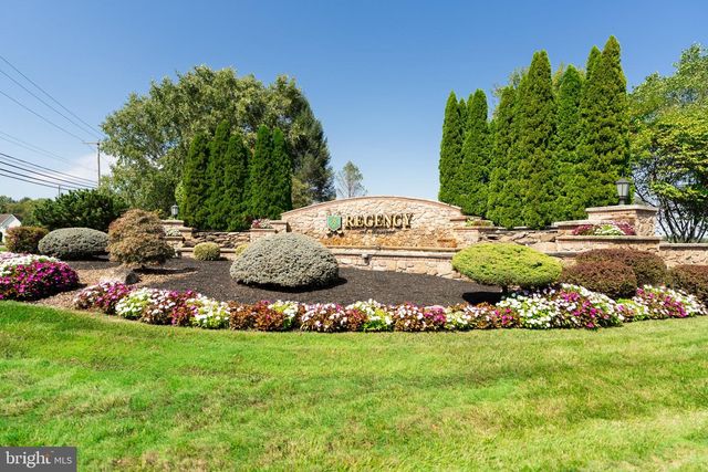 19 WHISTLING STRAITS DR, Monroe Township, NJ 08831