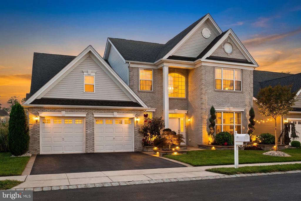 19 WHISTLING STRAITS DR, Monroe Township, NJ 08831