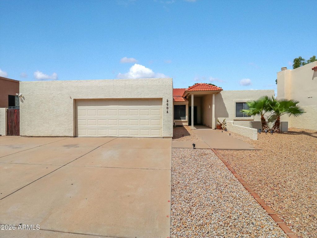 2604 S SIESTA Drive, Tempe, AZ 85282 — exterior