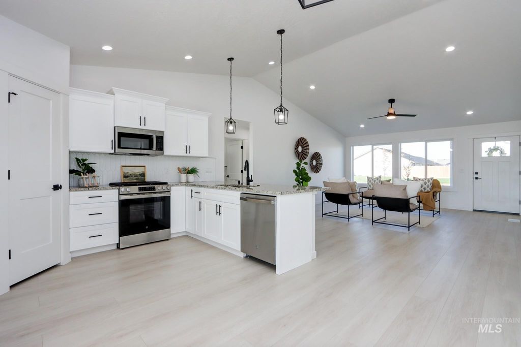 958 Sierra St, Vale, OR 97918 photo 2